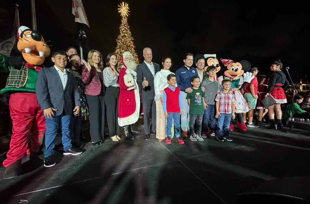 Doral brilló con el encendido del Árbol de Navidad