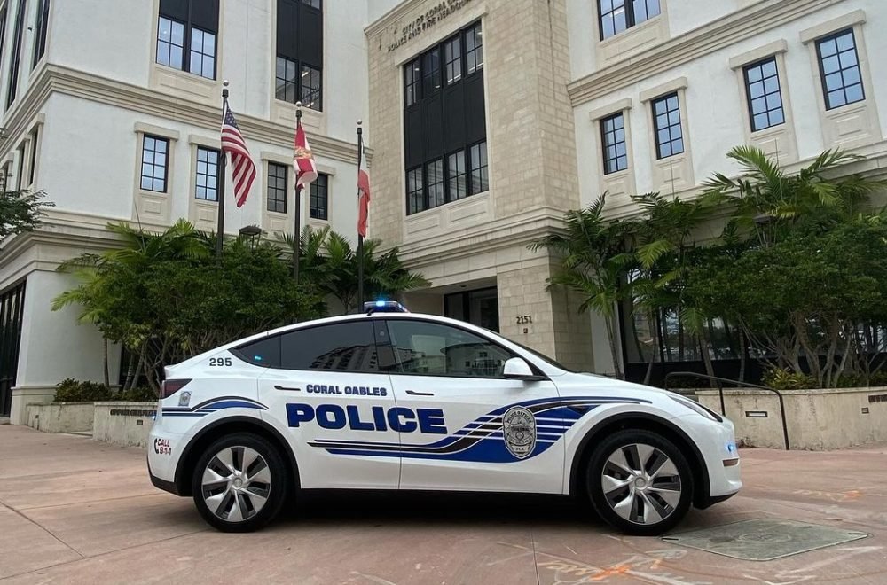 Flota de patrullas de policía de Coral Gables agrega auto eléctrico