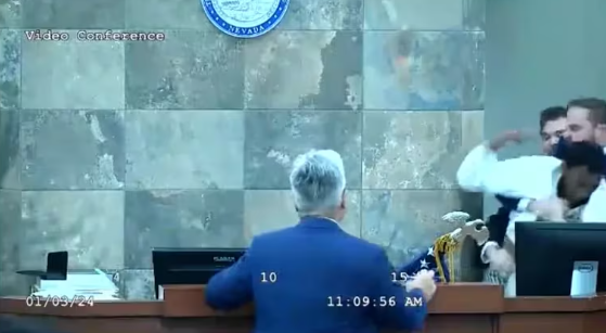 Jueza fue atacada por hombre que escuchaba su sentencia