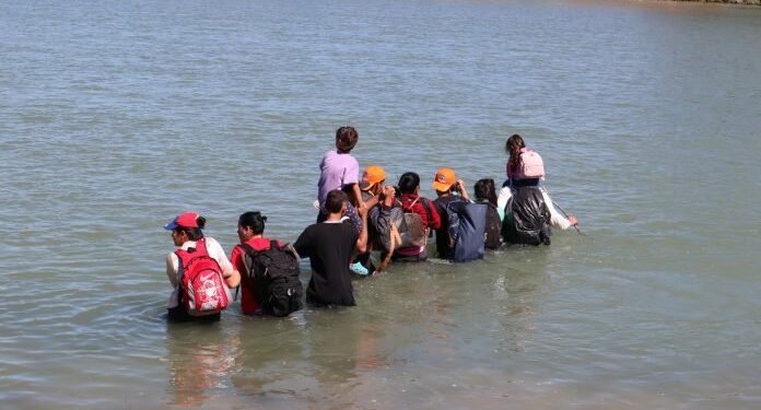 EEUU confirma la muerte de tres migrantes en medio de disputa por el control de la frontera