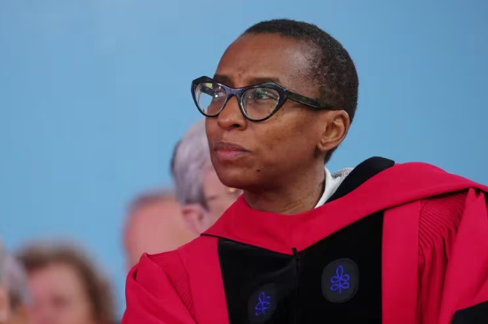 Renunció la presidenta de Harvard en medio de acusaciones de plagio y críticas