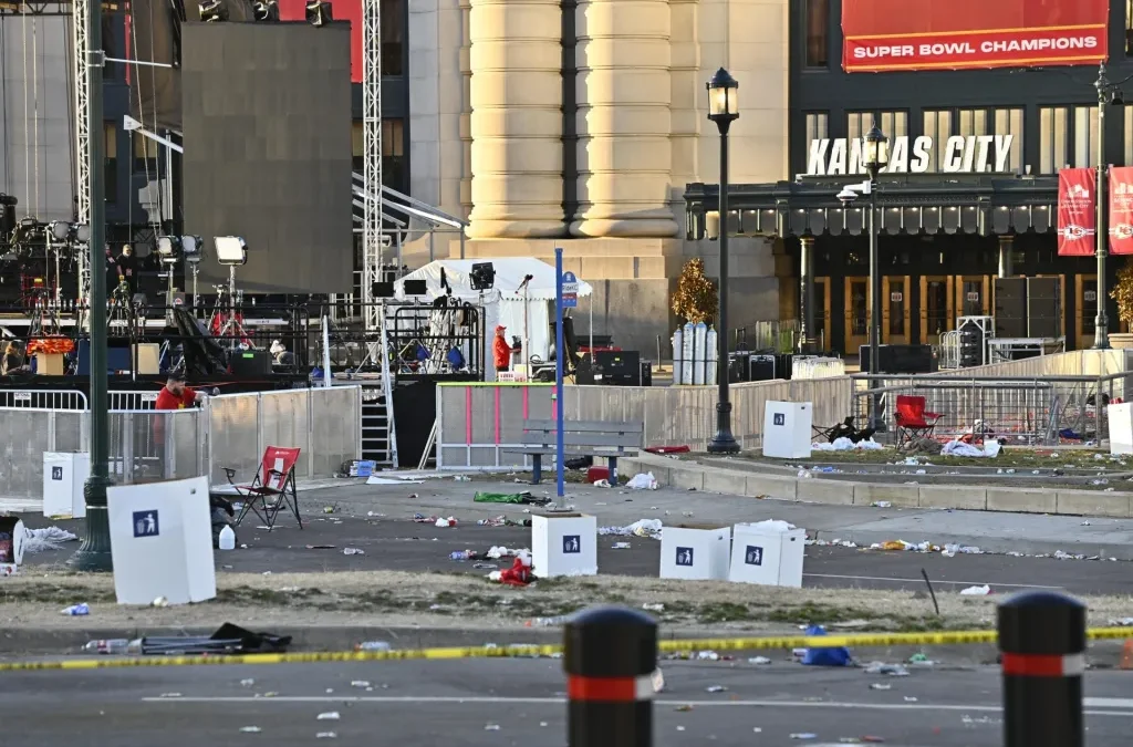 Tiroteo durante desfile del Super Bowl deja un muerto y más de 20 heridos
