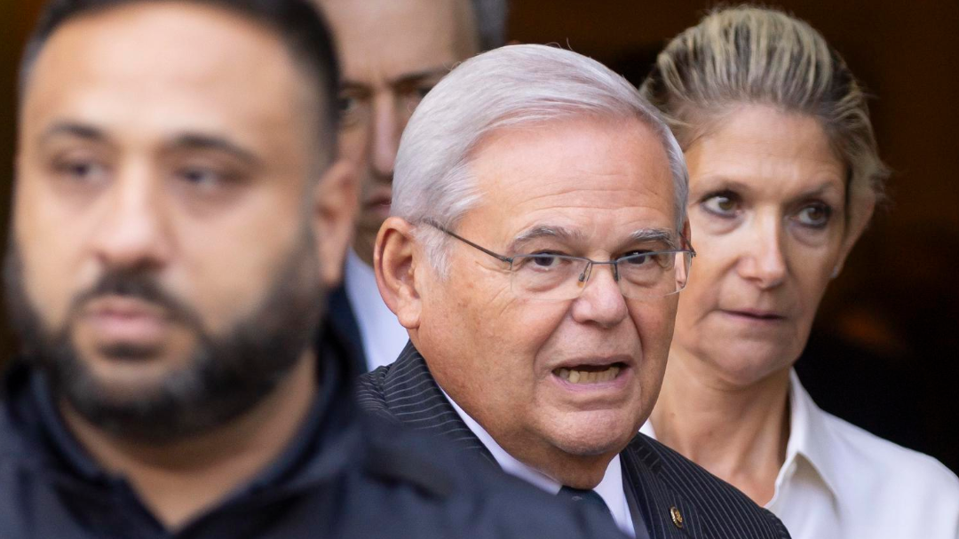 Añaden cargos a la acusación contra el senador demócrata Menéndez