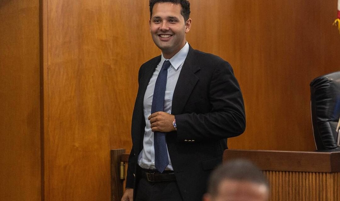 Concejal de Hialeah se postula para cargo en Miami Dade