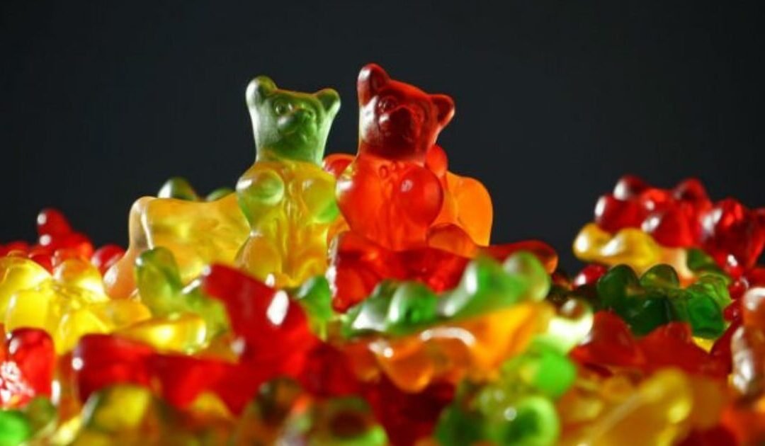 Estudiantes hospitalizados por consumir gomitas de marihuana