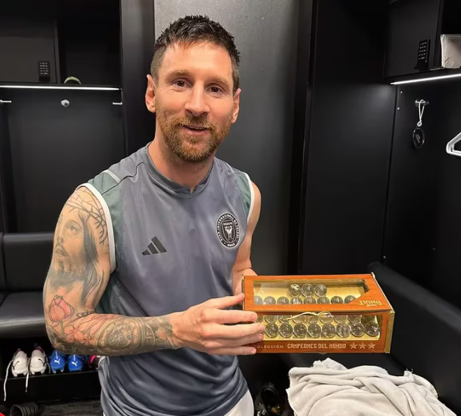 Messi se viraliza tras recibir uno de los regalos más originales