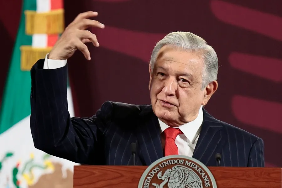 México da 110 dólares mensuales a venezolanos deportados ante acuerdo con Maduro