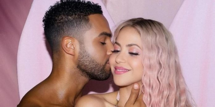 Shakira mostró fotos atractivas con reconocido actor para nuevo álbum
