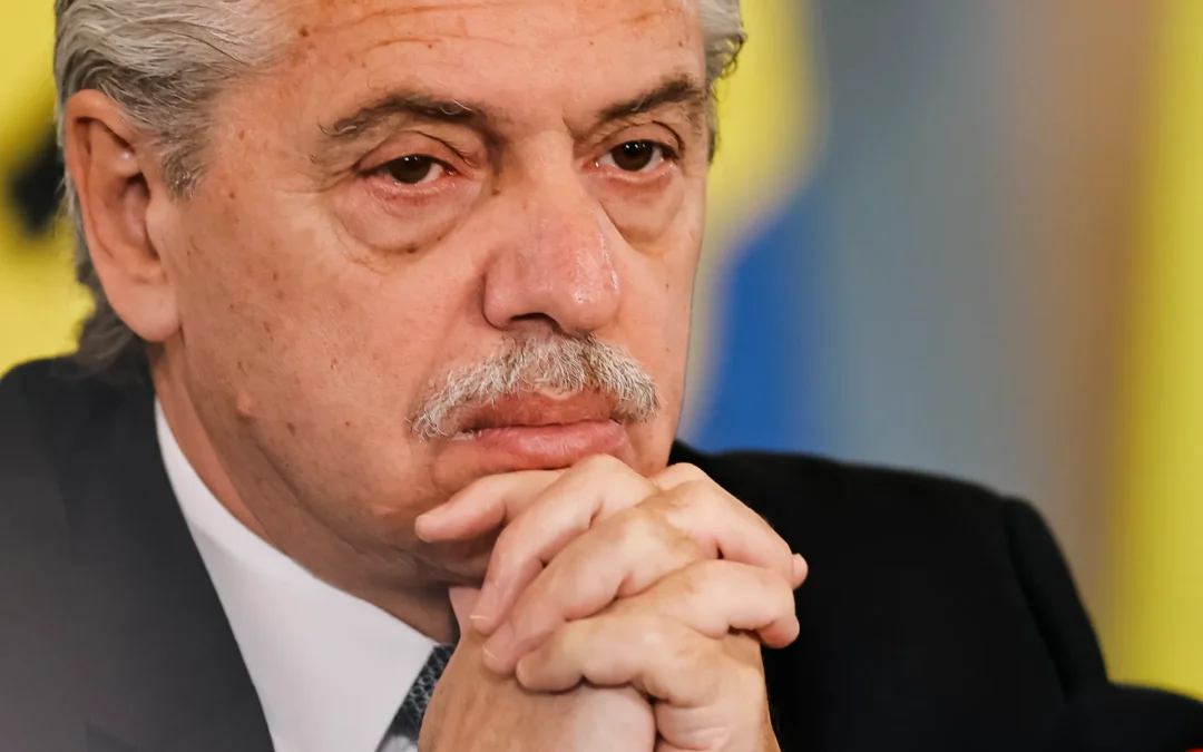 Justicia argentina congela los bienes del expresidente Alberto Fernández