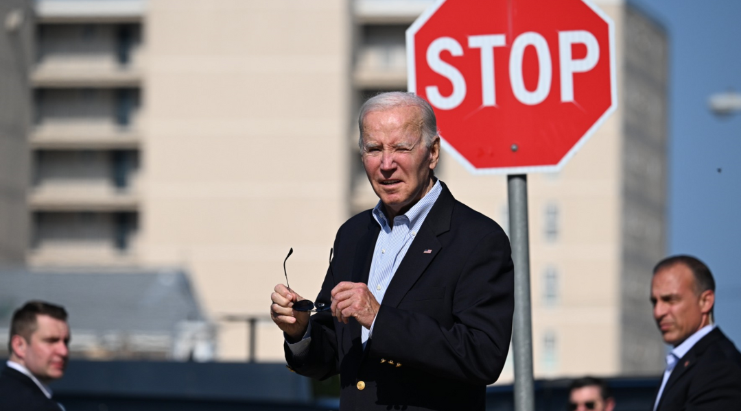 Biden restringe acceso al asilo para quienes crucen ilegalmente frontera sur