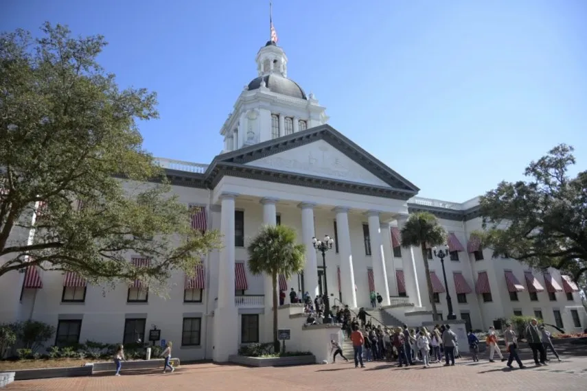 Suspenden ley de divulgación financiera para políticos y funcionarios en Florida