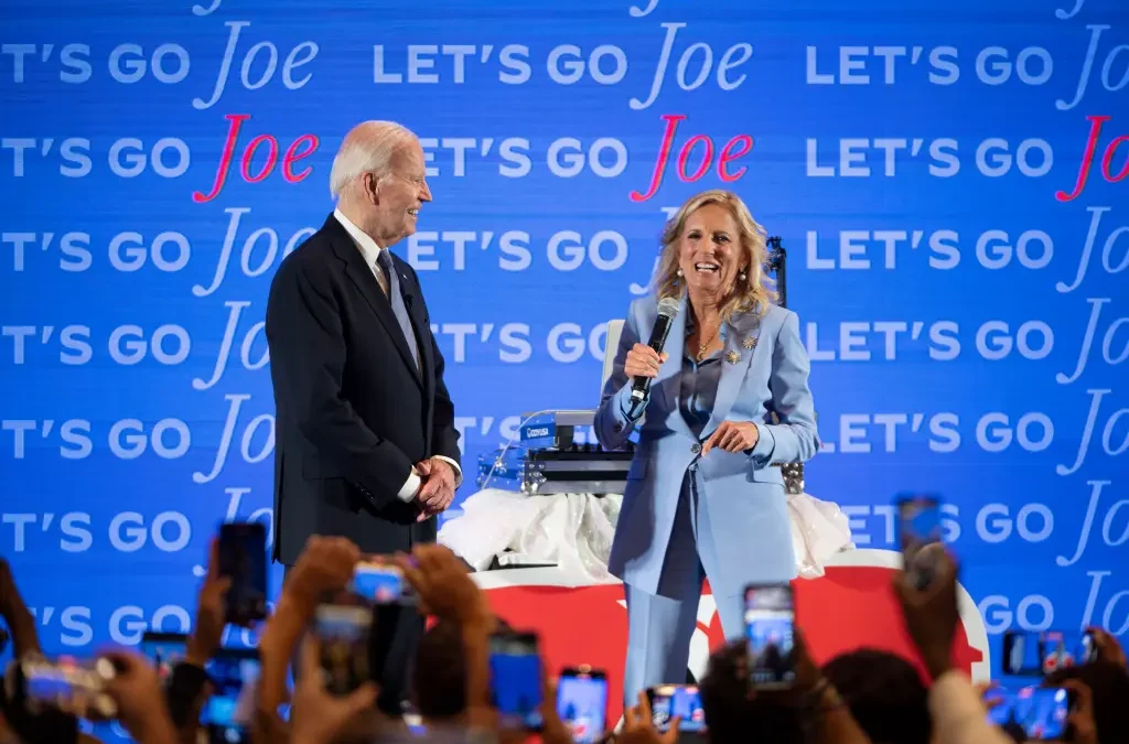 Familia de Biden le anima a continuar con su campaña para la reelección