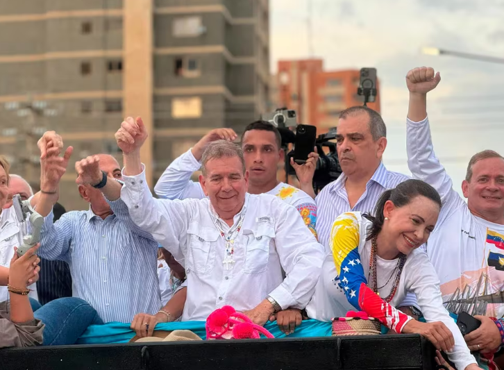 Machado y González Urrutia encabezaron multitudinario acto a pocos días para las elecciones