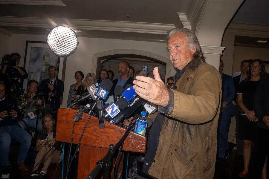 El ultraderechista Steve Bannon se define como “preso político de Kamala Harris”