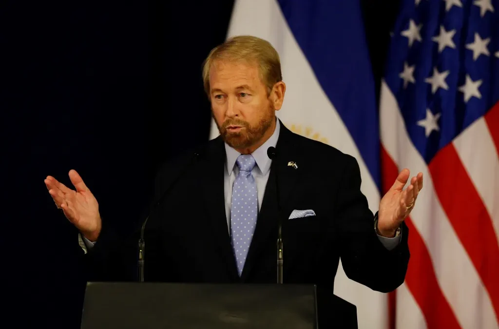 Trump nominó a Ronald Douglas como embajador de México