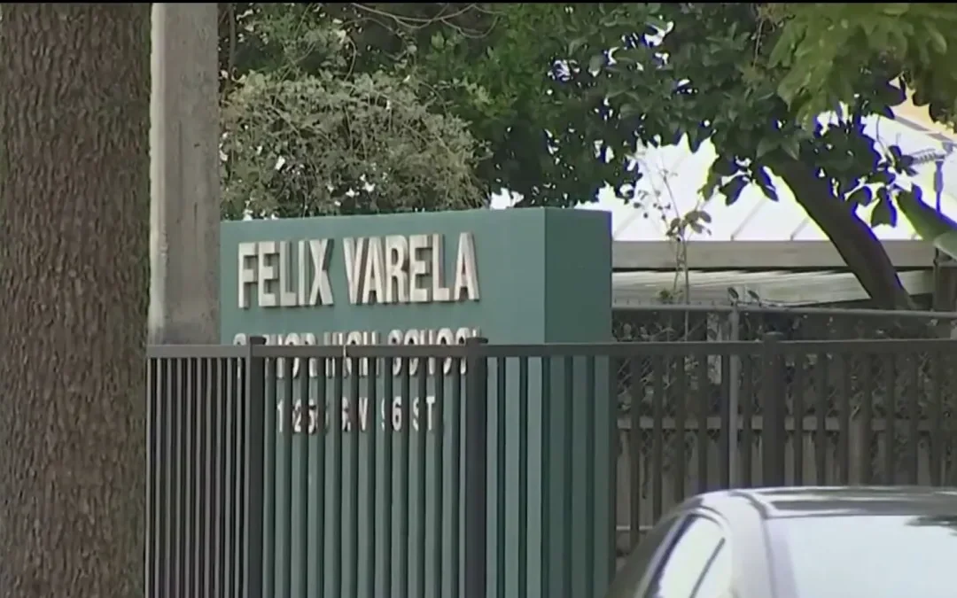 Detienen a un guardia de escuela de Miami-Dade por tener relaciones con una estudiante
