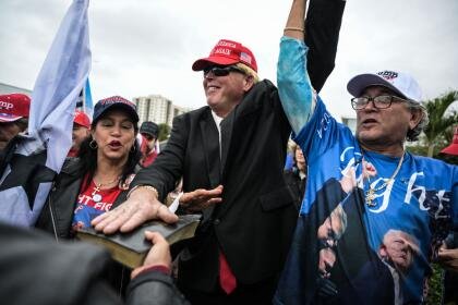 Republicanos al sur de Florida celebraron la investidura de Trump