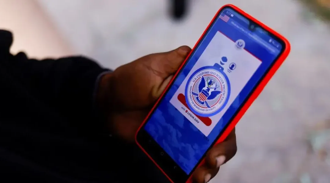DHS incluyó la función de “autodeportación” en la aplicación CBP