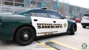 Detienen a un empleado de seguridad en Broward por agresión sexual