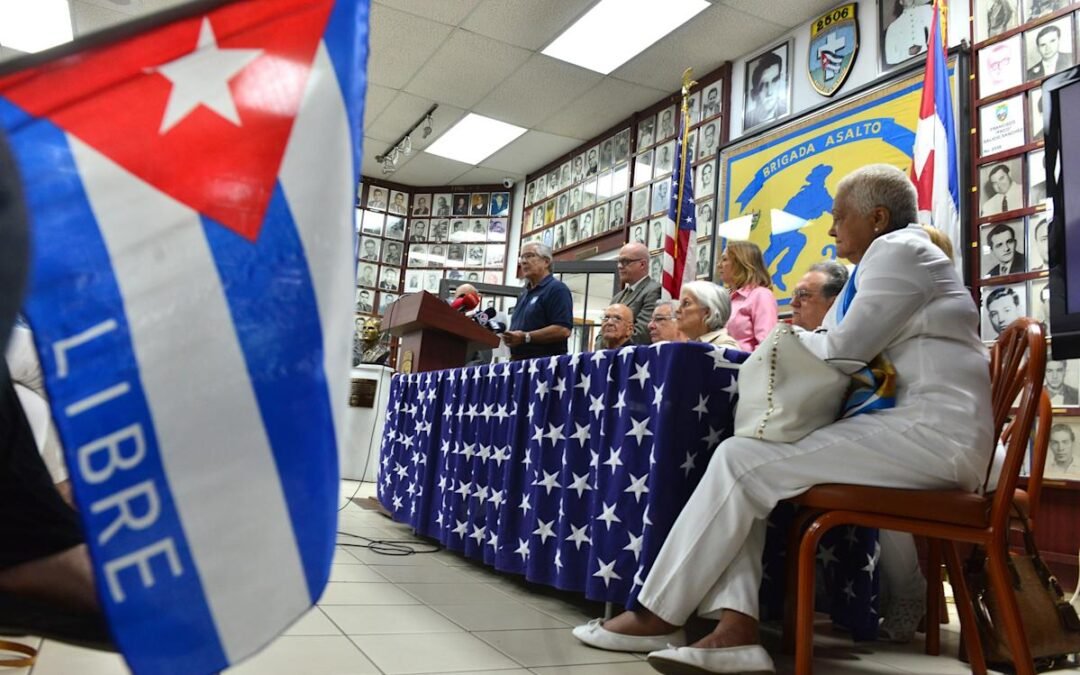 Silencio de Radio Martí: El Exilio Cubano Denuncia un “Desleal Ataque” de Trump