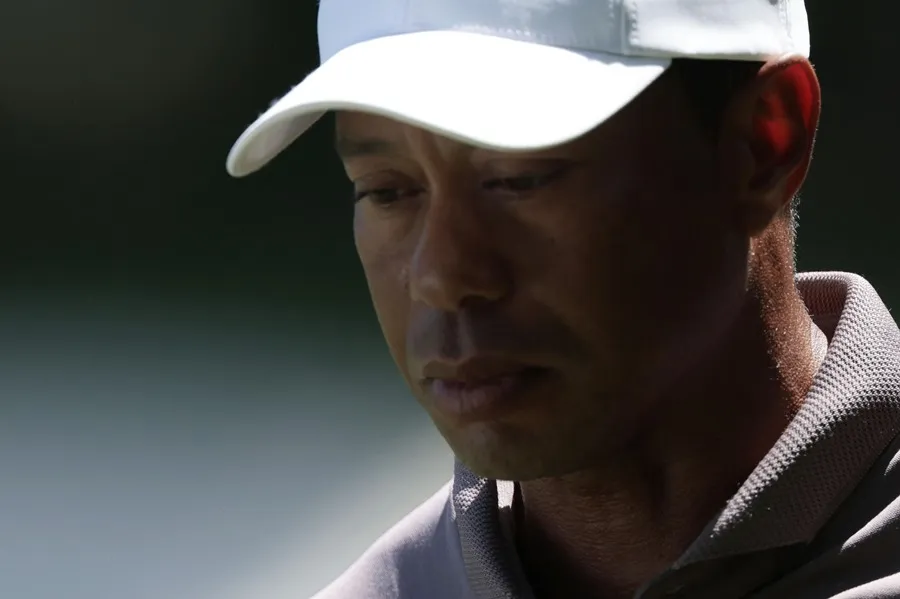 Tiger Woods se rompe el tendón de Aquiles