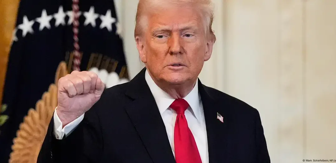 Trump anuncia aranceles a automóviles no fabricados en EEUU