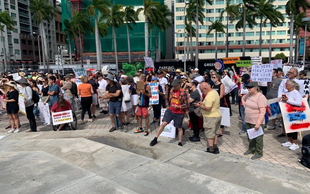Manifestantes en Miami se unieron al “Día de Acción” contra Trump