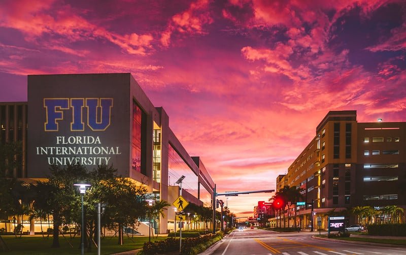 Protestan en FIU por acuerdo de cooperación con ICE