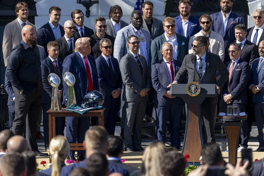 Trump recibió a los campeones del Super Bowl