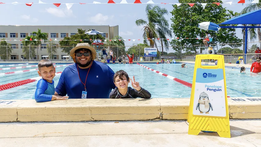 Anuncian programa gratuito de natación para prevenir ahogamiento infantil