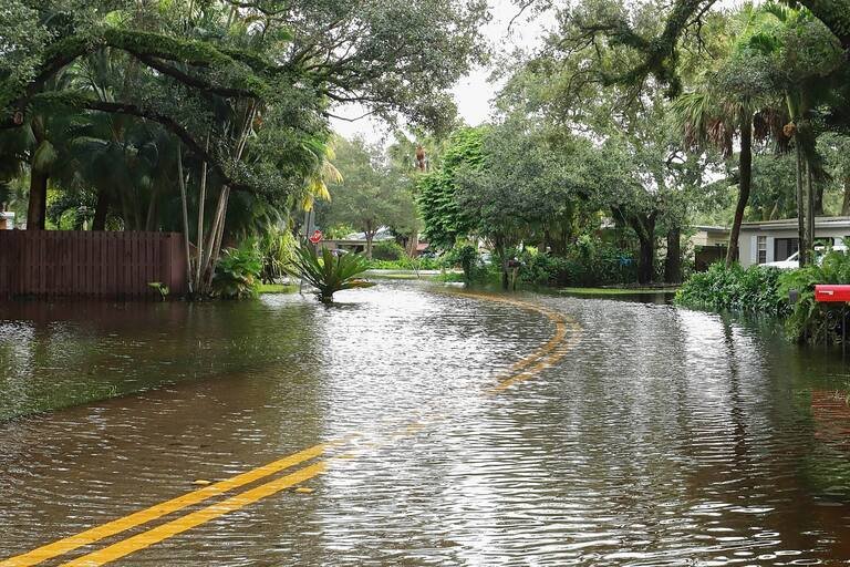 Autoridades al sur de Florida en alerta por posibles inundaciones