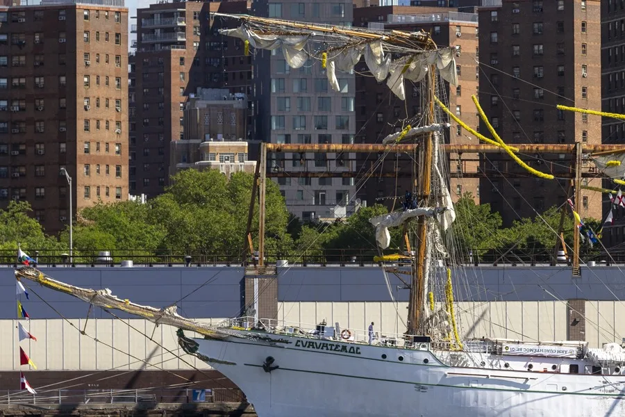 Identifican a los dos cadetes que murieron en el accidente del buque mexicano en Brooklyn