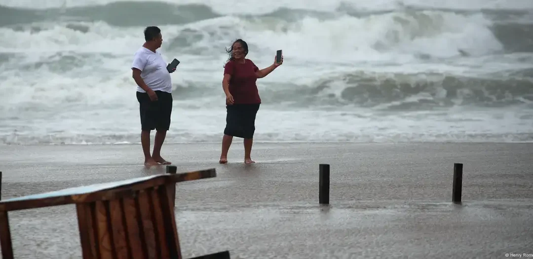 México en alerta por tormenta tropical Alvin
