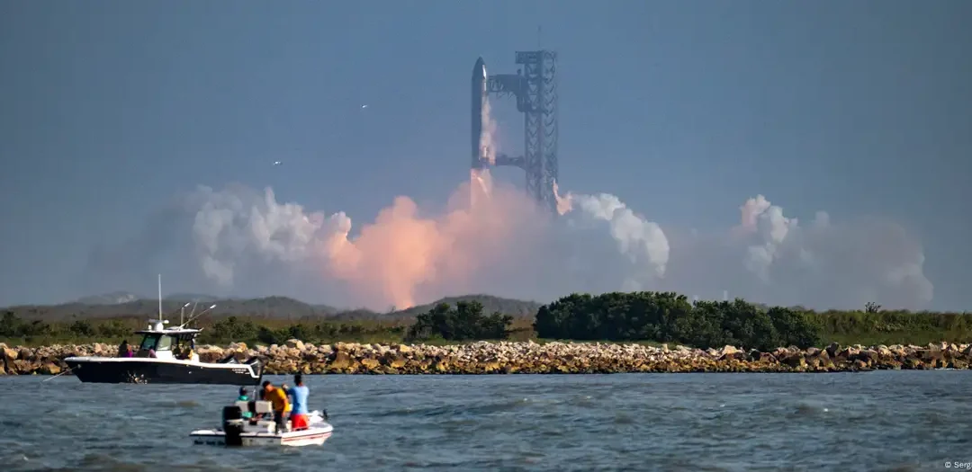 SpaceX lanza megacohete pero se rompe y cae al Océano Índico