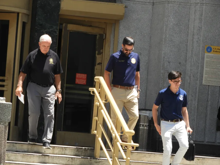 Congresista Giménez rechazó denuncias de maltrato a inmigrantes en centro de detención de Miami