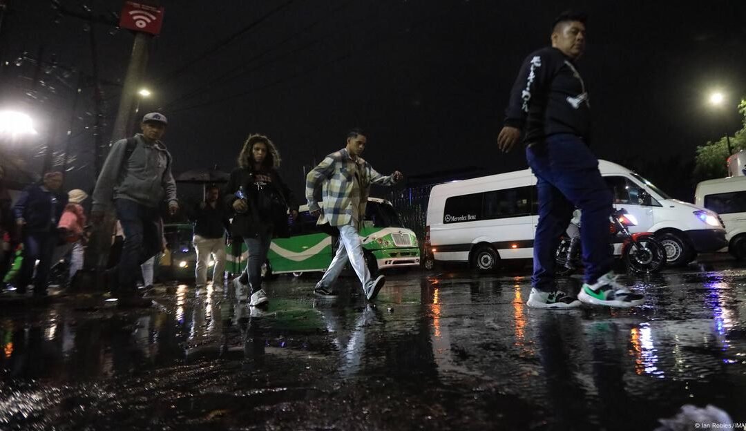 Fuertes precipitaciones originaron inundaciones y caos en la capital de México