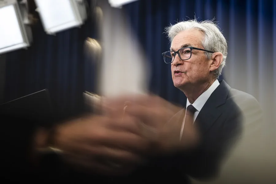 La FED mantiene los tipos de interés sin cambios y la previsión de dos recortes