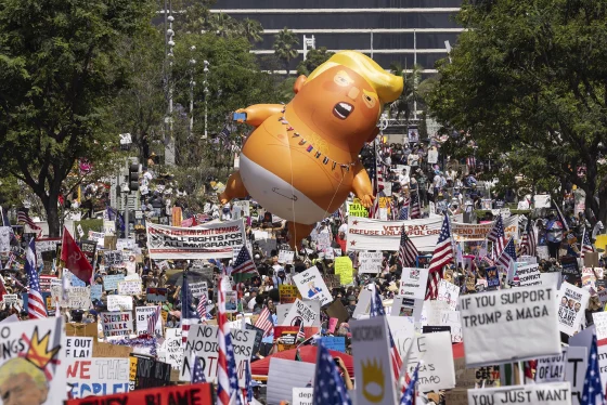 Trump ordena redoblar deportaciones en ciudades en donde miles se han manifestado contra ICE