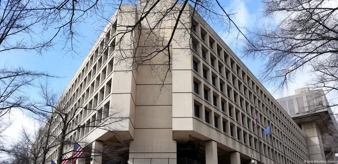 El FBI investiga a su exdirector y al exjefe de la CIA