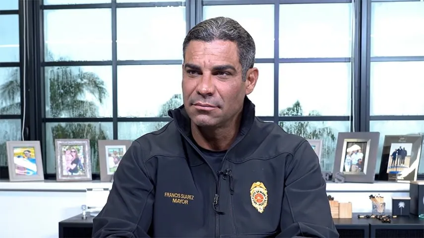 Alcalde de Miami se burla de político de NY en publicación viral