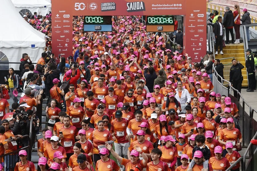 La tradicional Caminata de la Solidaridad de Bogotá rinde homenaje a Miguel Uribe Turbay