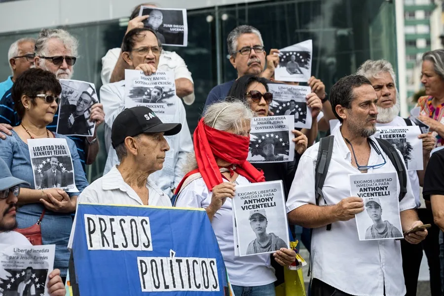 Liberan en Venezuela a 13 presos políticos, incluyendo a Américo de Grazia y Pedro Guanipa