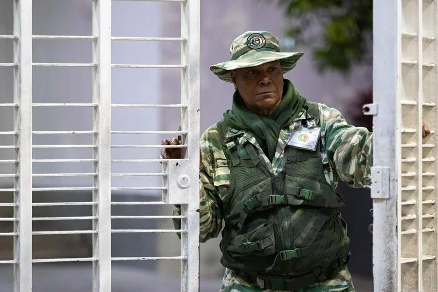 Maduro ordena el despliegue de 4,5 millones de milicianos tras aumento de recompensa de EE.UU.