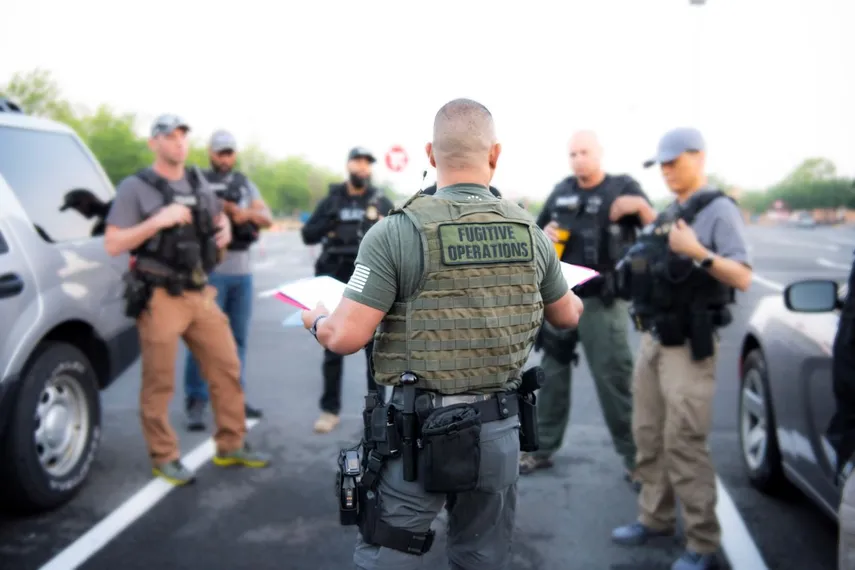 ICE busca duplicar su fuerza con más de 150.000 solicitudes de empleo