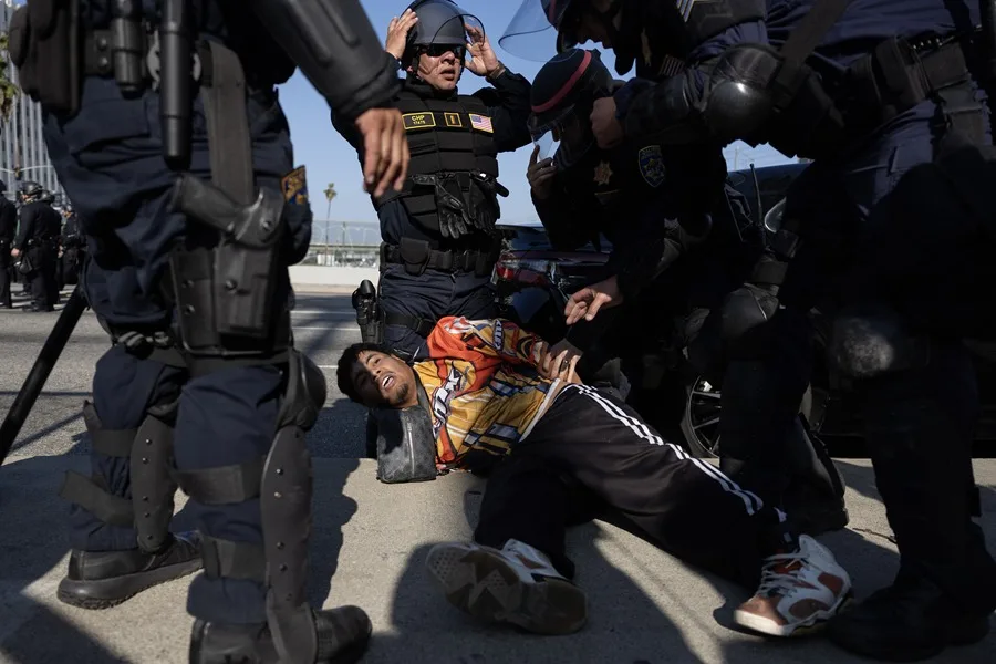 Tribunal Supremo de EEUU autoriza arrestos migratorios en Los Ángeles