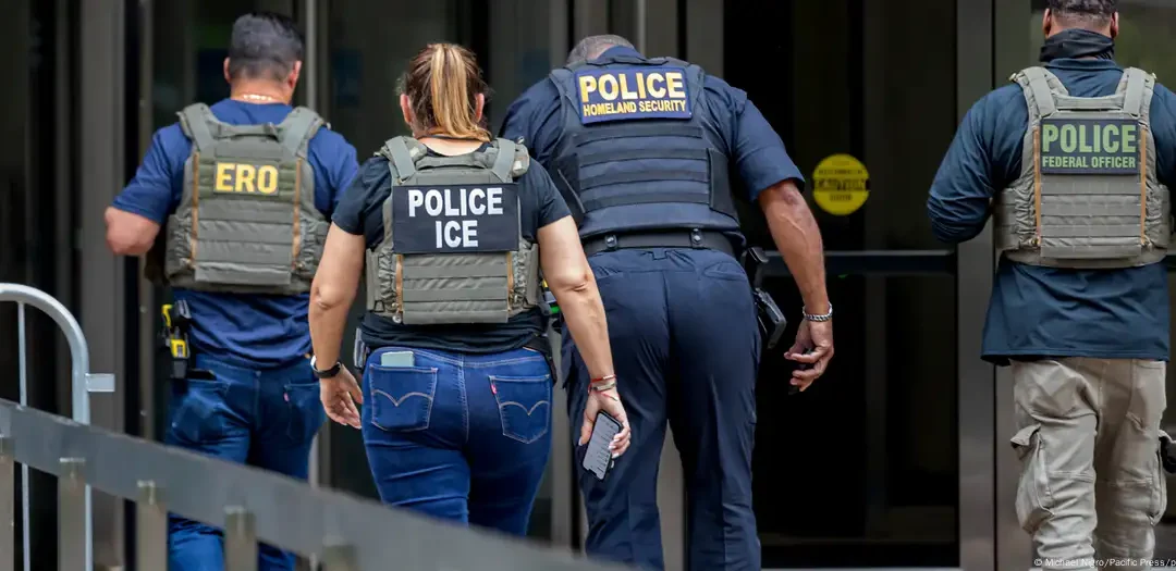Florida reporta cifra récord de arrestos migratorios bajo la «Operación Tidal Wave»