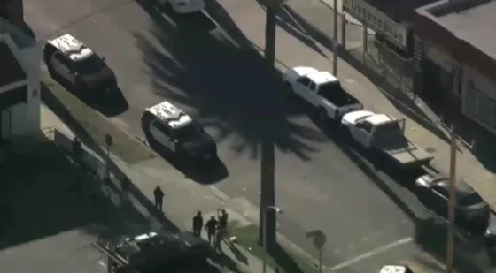 Tiroteo en Los Ángeles durante operativo federal deja un agente y un sospechoso heridos