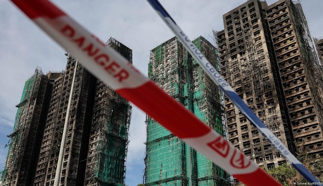 Asciende a más de 120 la cifra de fallecidos tras devastador incendio en complejo residencial de Hong Kong