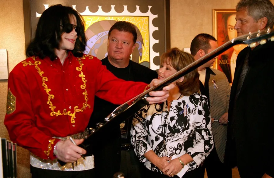 Michael Jackson se convierte en el primer artista en lograr un Top 10 en seis décadas diferentes