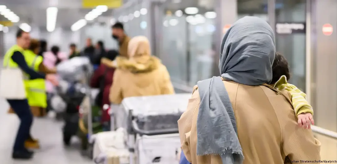 Administración Trump extiende indefinidamente la pausa en decisiones de asilo